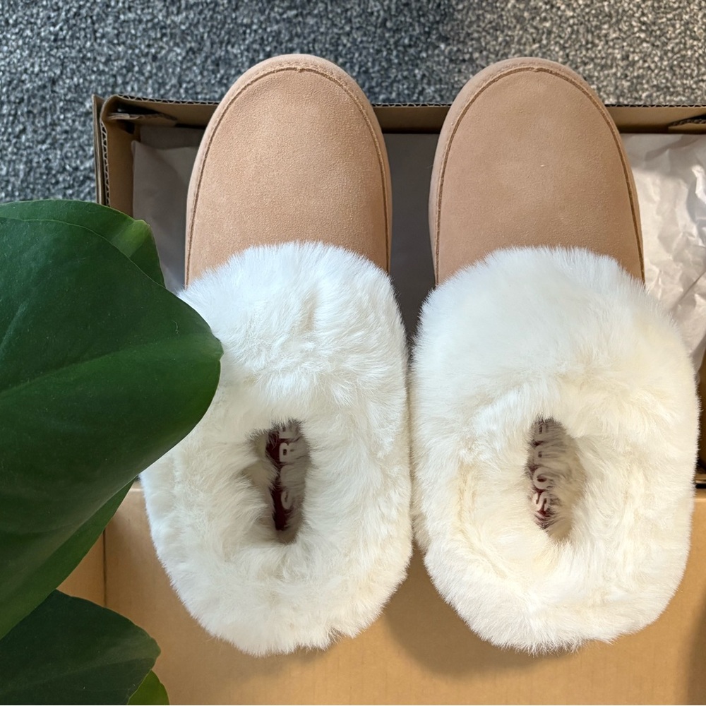 Sorel Tan Slippers with White Fur